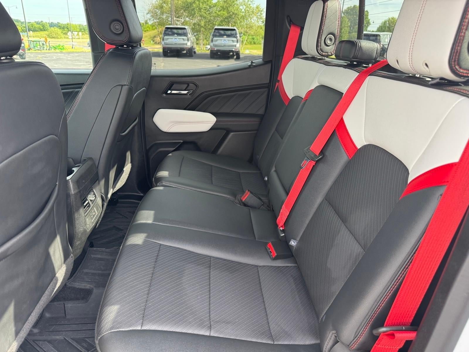 Used 2026 GMC Canyon AT4X AWD/4WD image 7