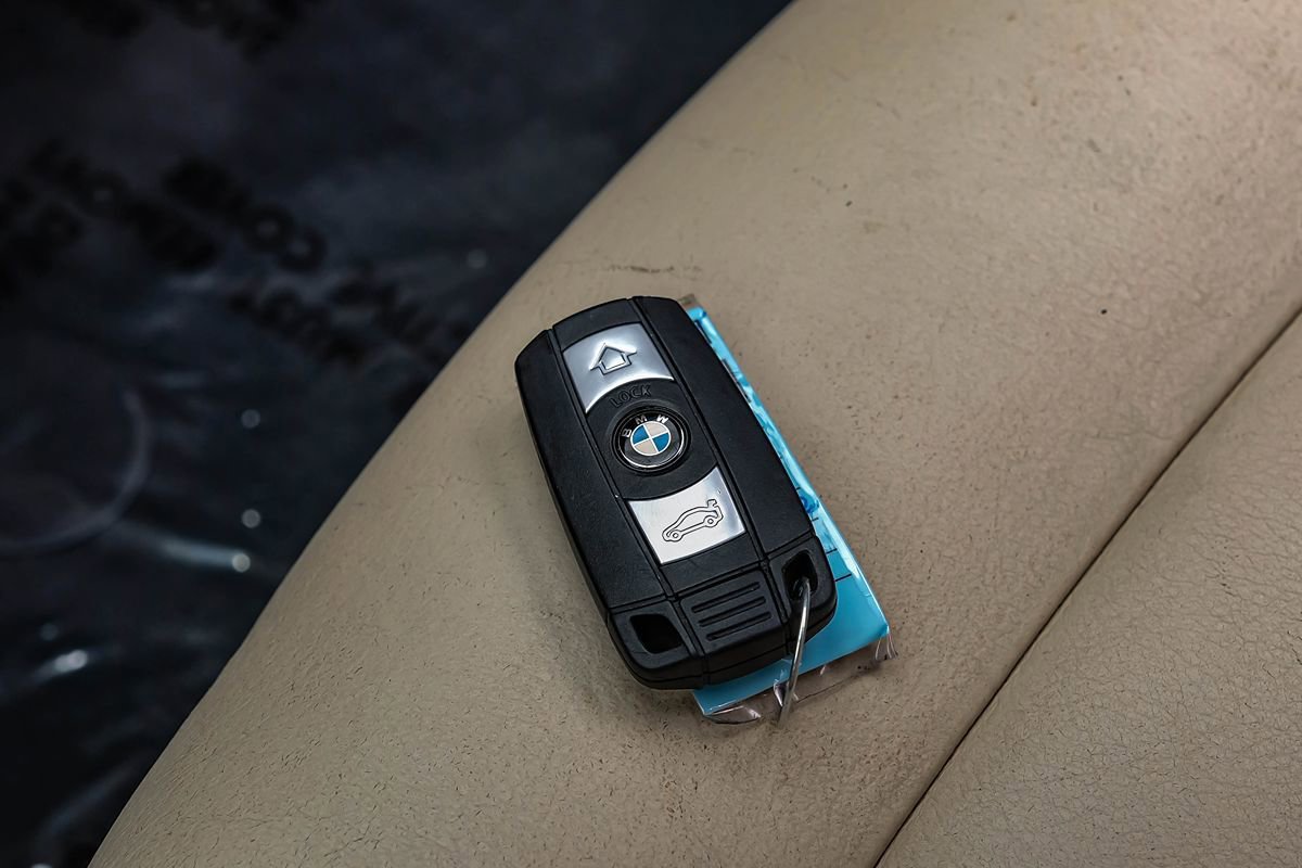 Used 2011 BMW Z4 sDrive30i w/ Premium Pkg RWD image 51