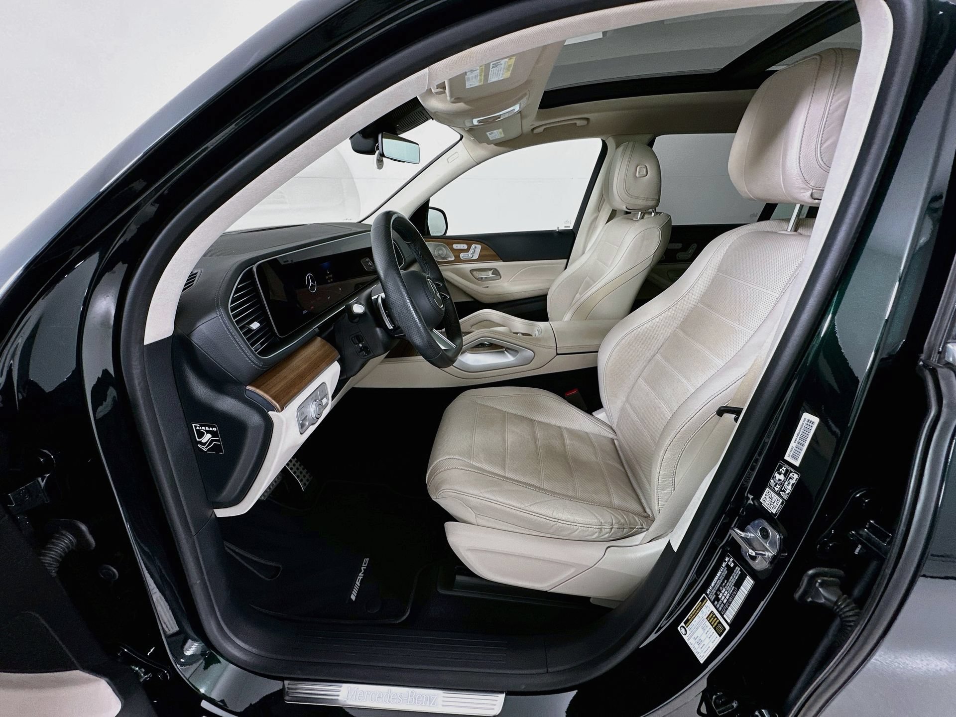 Used 2024 Mercedes-Benz GLS 580 4MATIC image 23