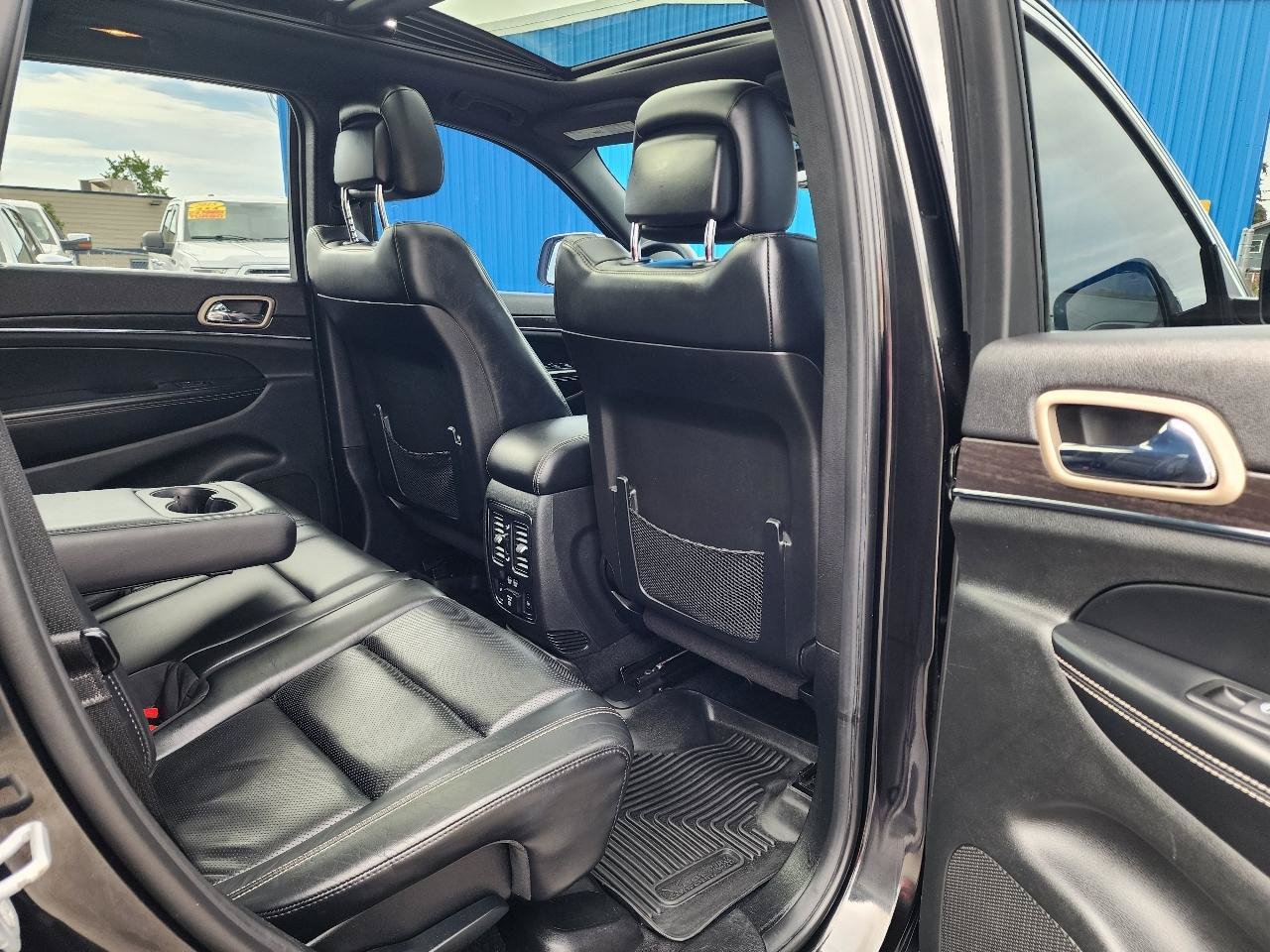 Used 2014 Jeep Grand Cherokee Limited w/ Luxury Group II AWD/4WD image 32