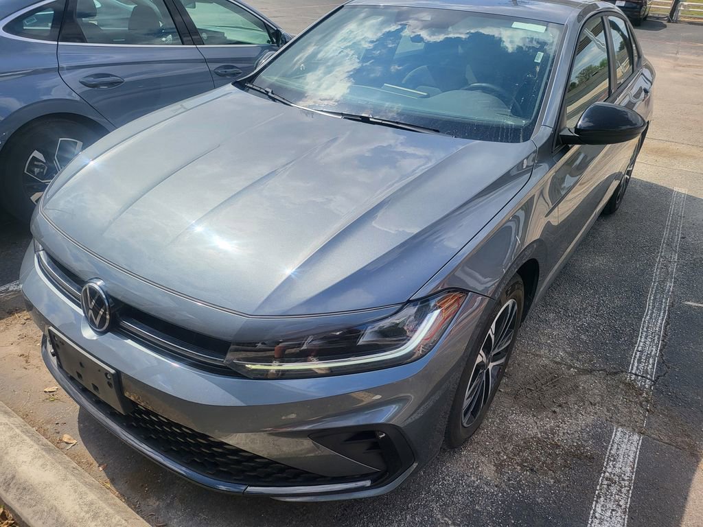 Used 2025 Volkswagen Jetta Sport image 1