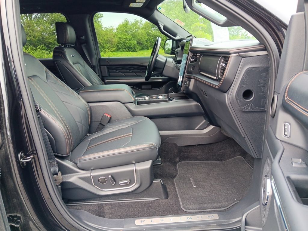 Used 2023 Ford Expedition Platinum AWD/4WD image 14