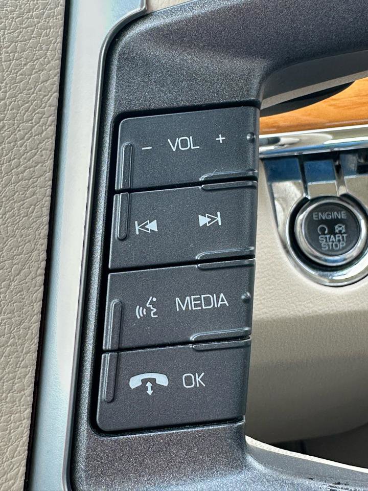Used 2010 Lincoln MKS FWD image 17