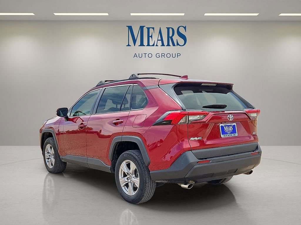 Used 2022 Toyota RAV4 XLE FWD image 3