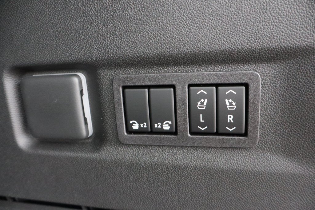 New 2026 Chevrolet Suburban Premier AWD/4WD image 30