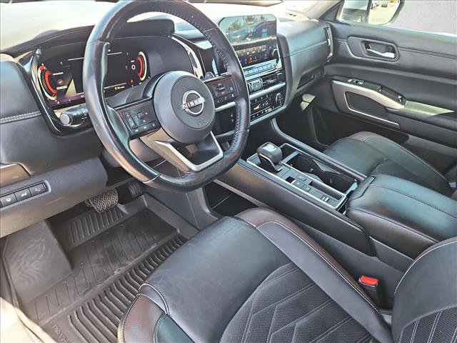 Used 2023 Nissan Pathfinder Platinum w/ Black Appearance Package FWD image 13
