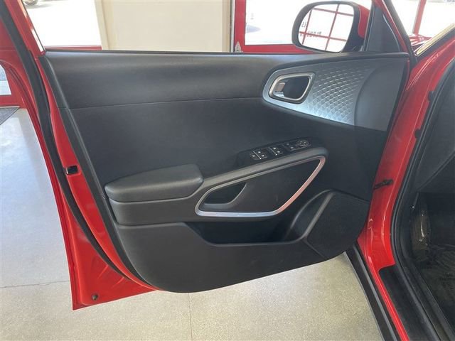 Used 2023 Kia Soul LX FWD image 10