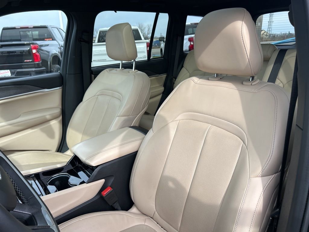 Used 2023 Jeep Grand Cherokee Limited w/ Luxury Tech Group II image 18