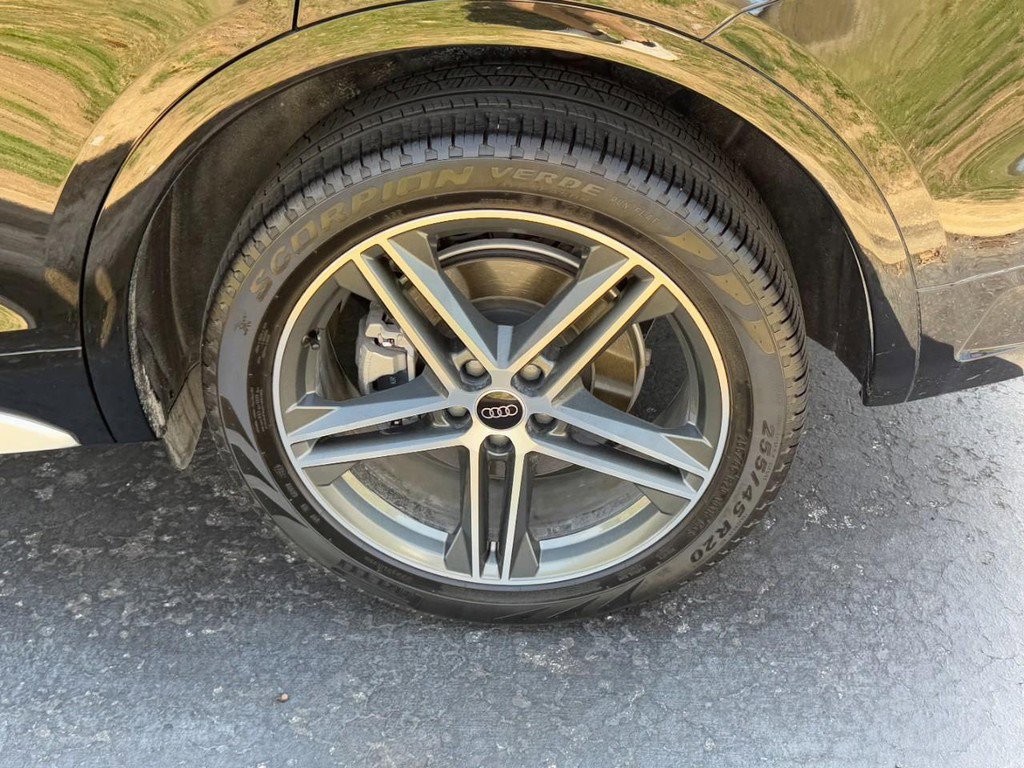 Used 2025 Audi Q5 e Premium Plus w/ Premium Plus Package image 5