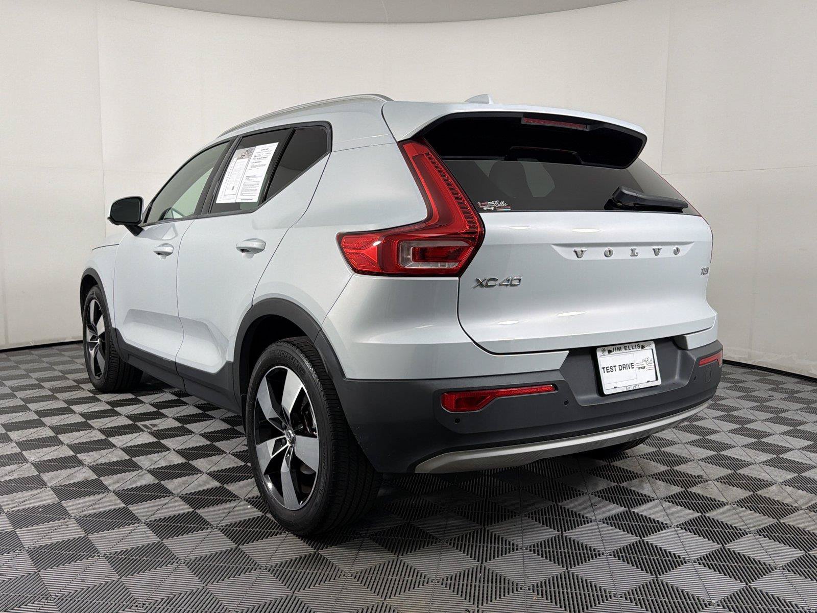 Used 2020 Volvo XC40 T5 Momentum AWD/4WD image 4