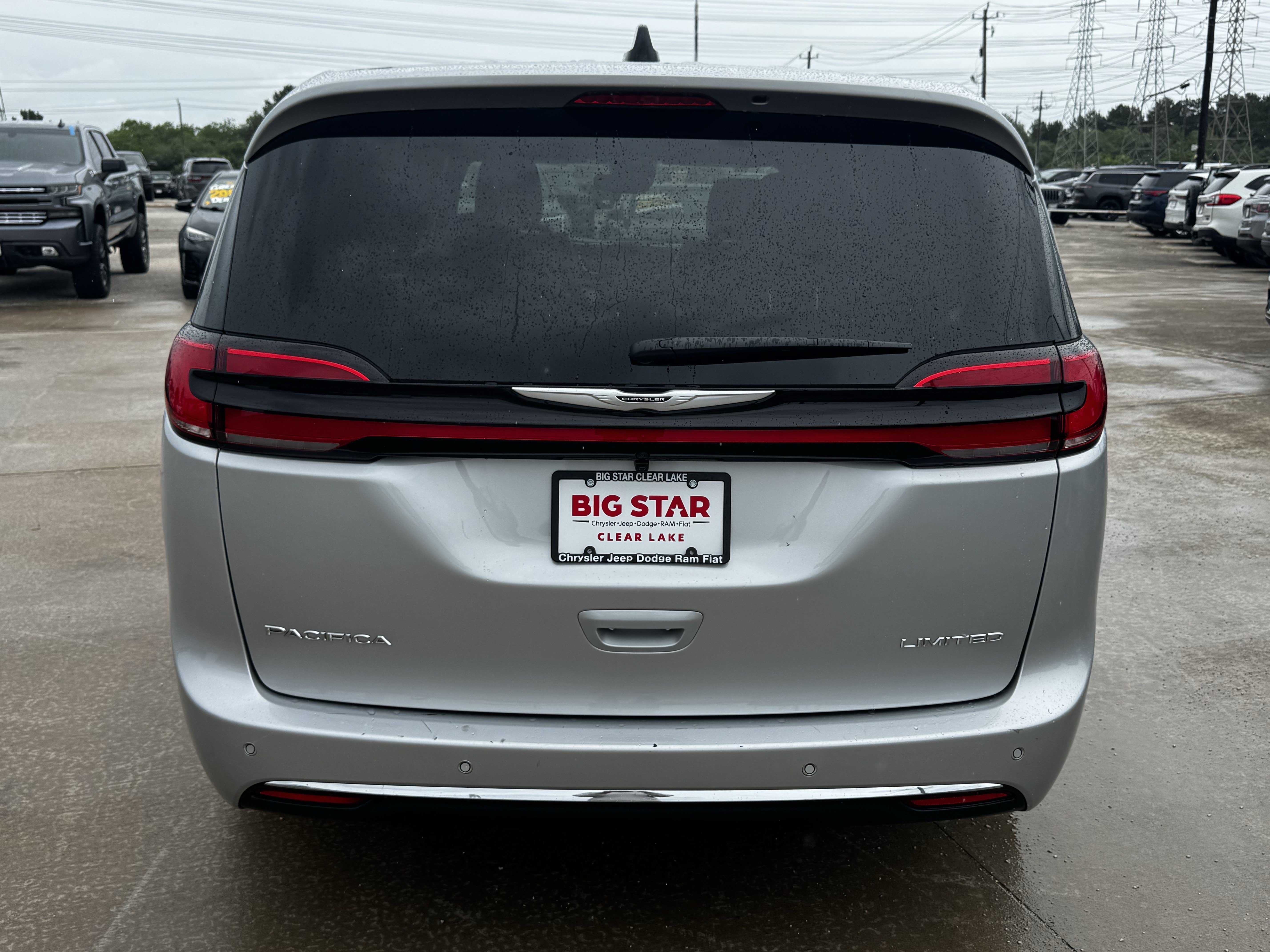 Used 2026 Chrysler Pacifica Limited FWD image 9