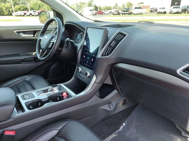 Used 2024 Ford Edge SEL image 16