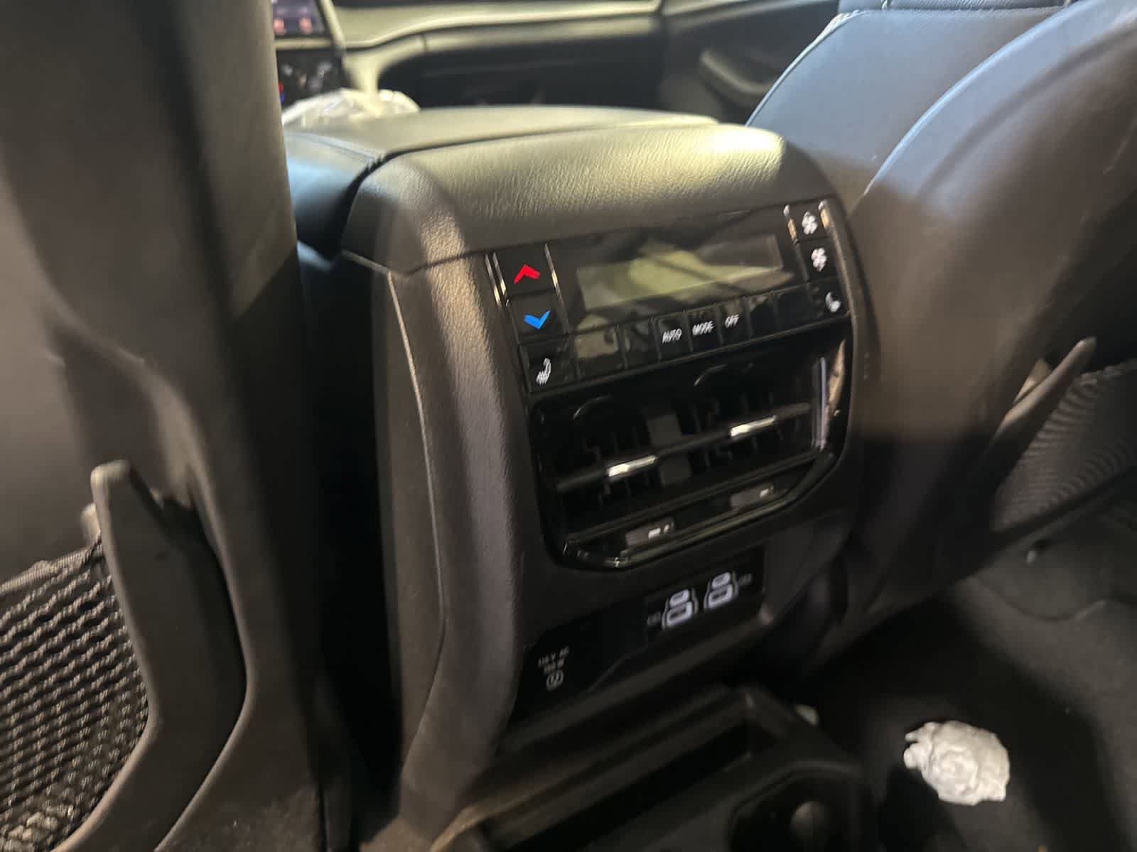 Used 2022 Jeep Grand Cherokee L Limited AWD/4WD image 16
