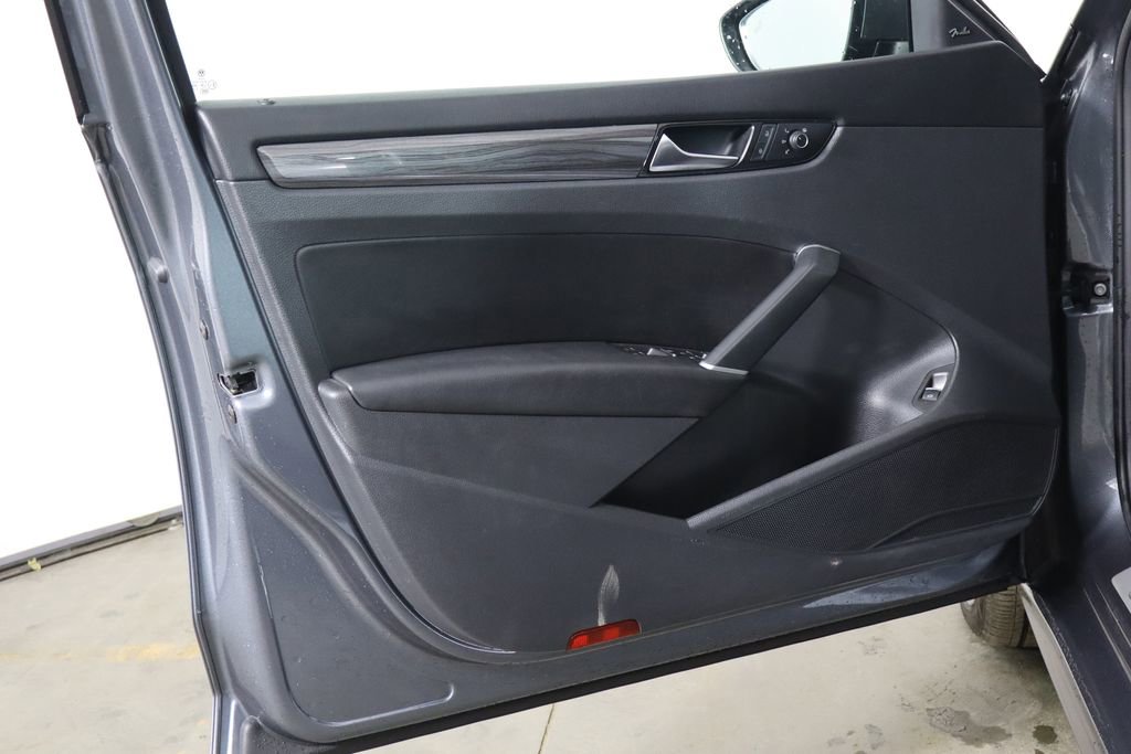 Used 2022 Volkswagen Passat 2.0T R-Line image 20