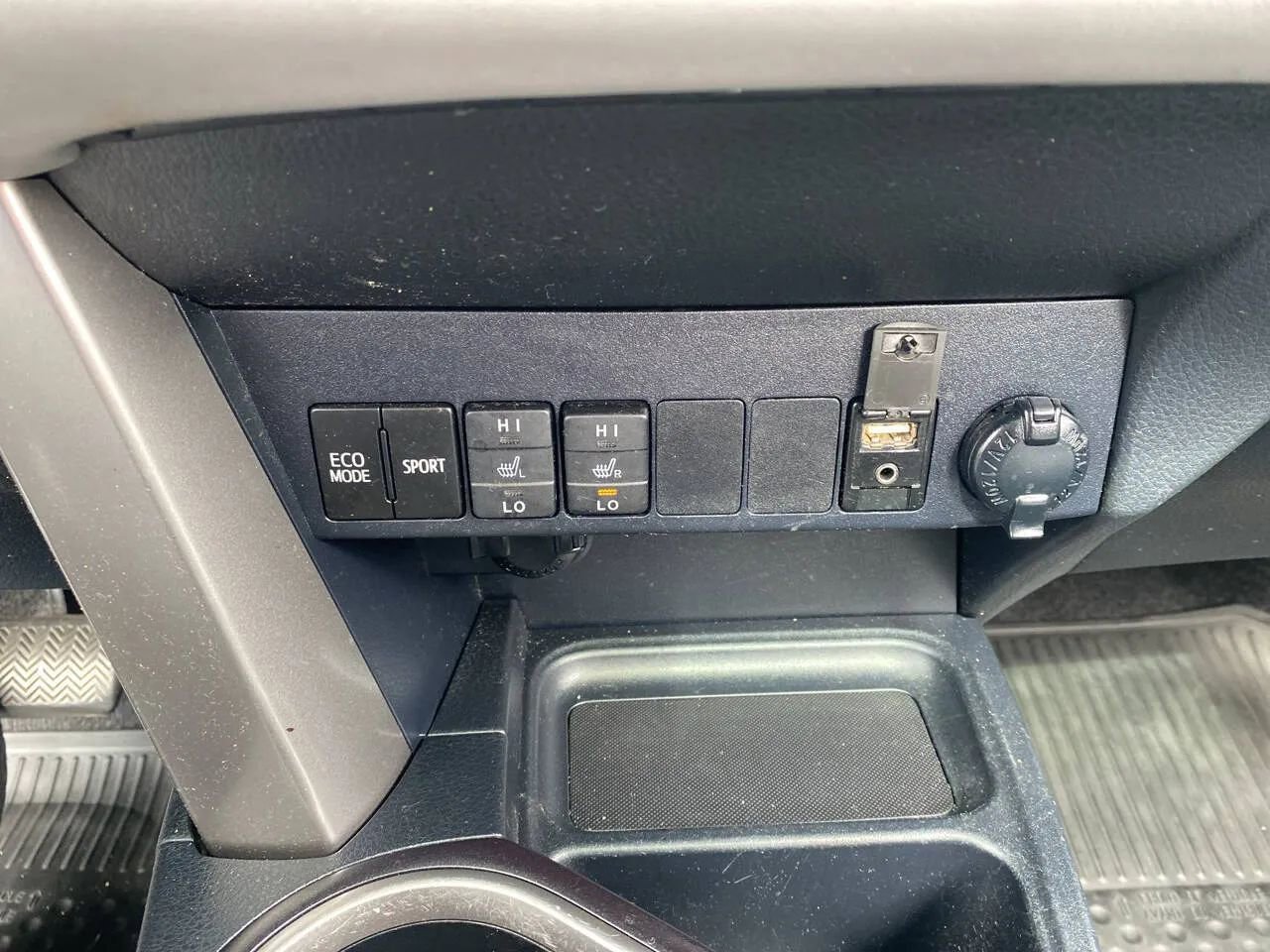 Used 2018 Toyota RAV4 XLE image 20