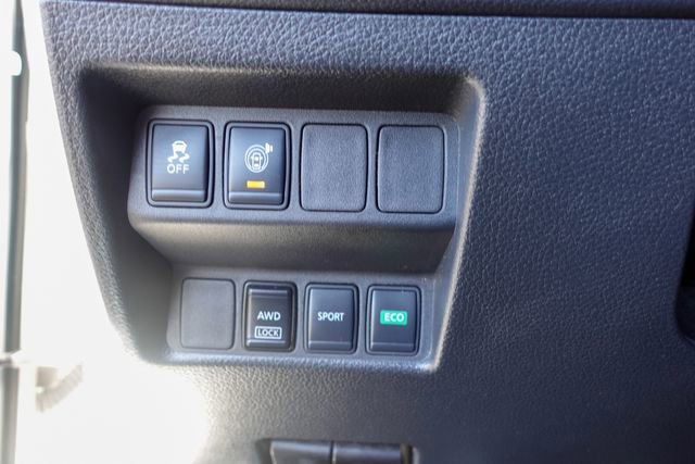 Used 2017 Nissan Rogue SV image 16