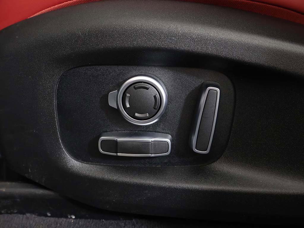 Used 2023 Jaguar F-PACE R-Dynamic S image 36