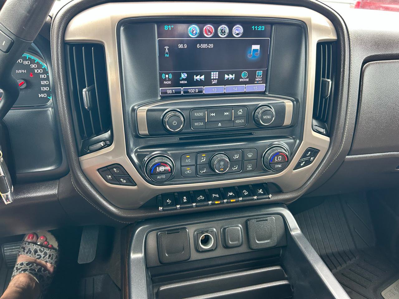 Used 2017 GMC Sierra 1500 Denali w/ Denali Ultimate Package AWD/4WD image 4