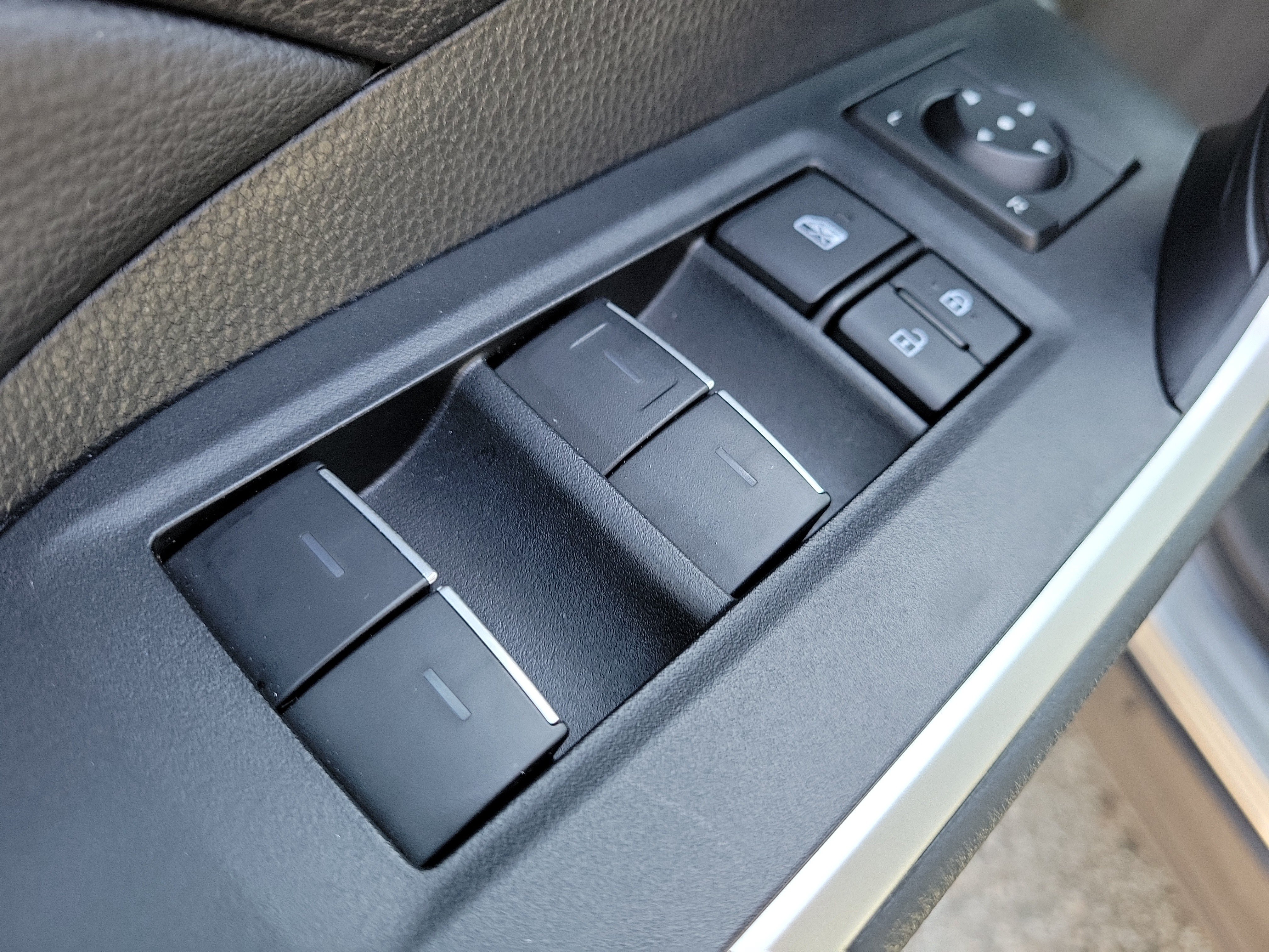Used 2025 Toyota RAV4 XLE FWD image 16