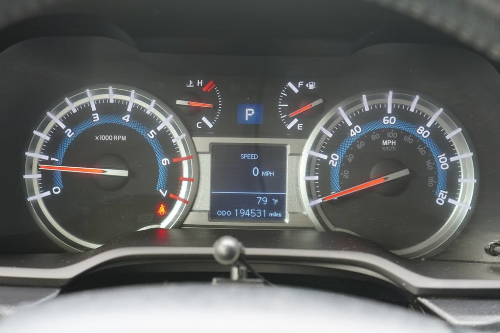Used 2018 Toyota 4Runner SR5 AWD/4WD image 19