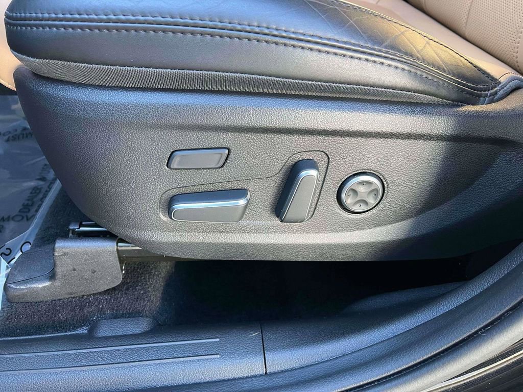 Used 2023 Hyundai Santa Fe Calligraphy image 17