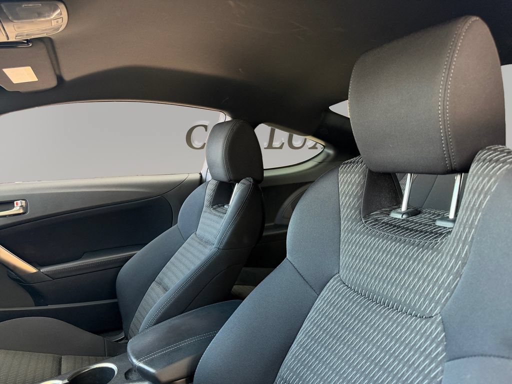 Used 2016 Hyundai Genesis 3.8 RWD image 9