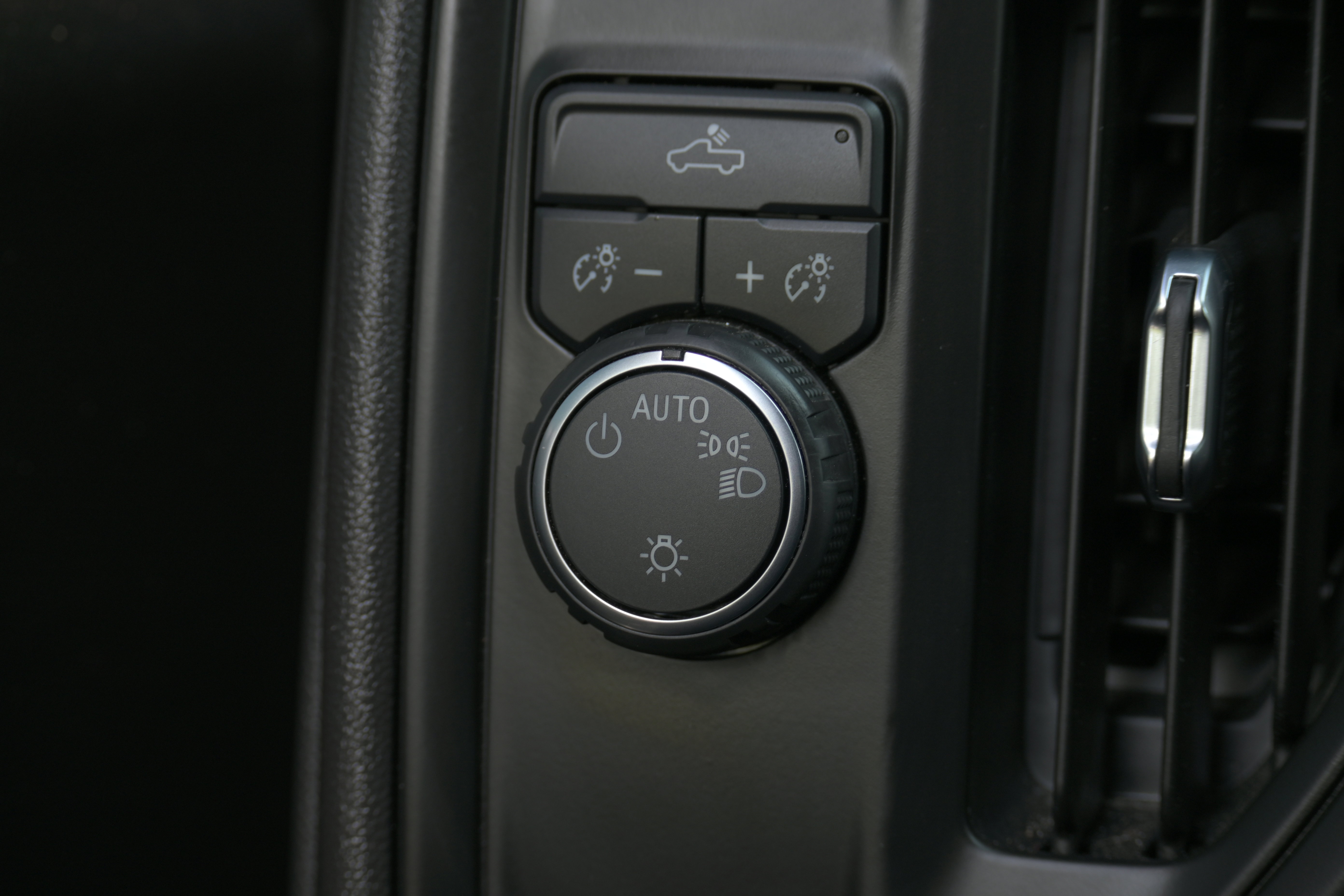 Used 2023 Chevrolet Silverado 1500 Custom image 24