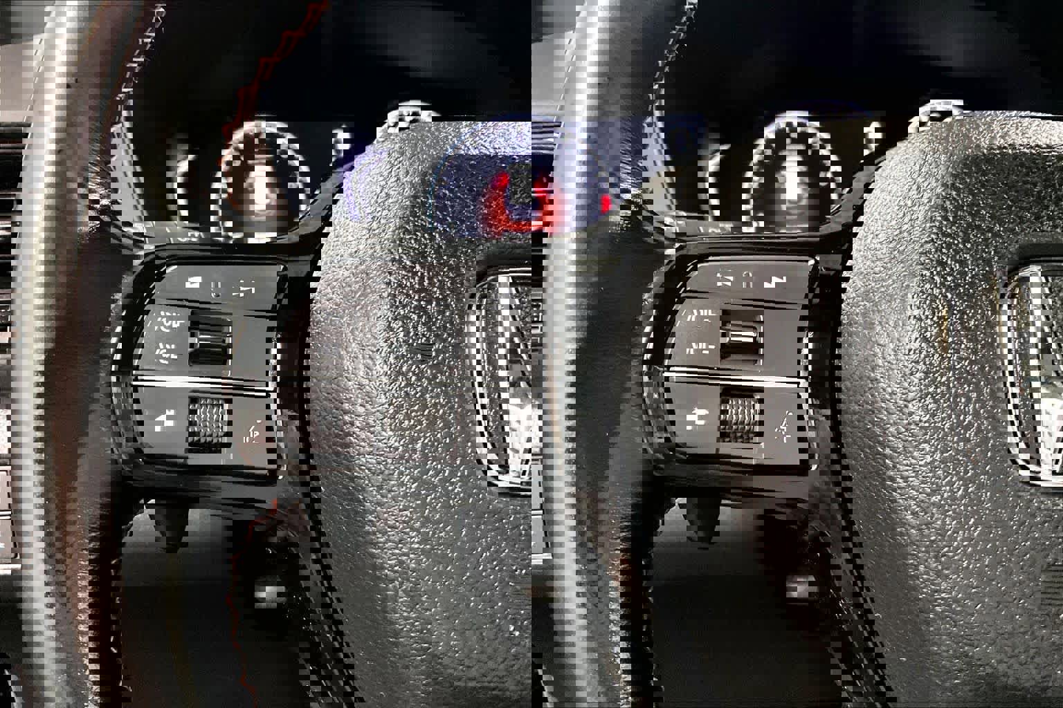 Used 2025 Honda Pilot TrailSport image 23