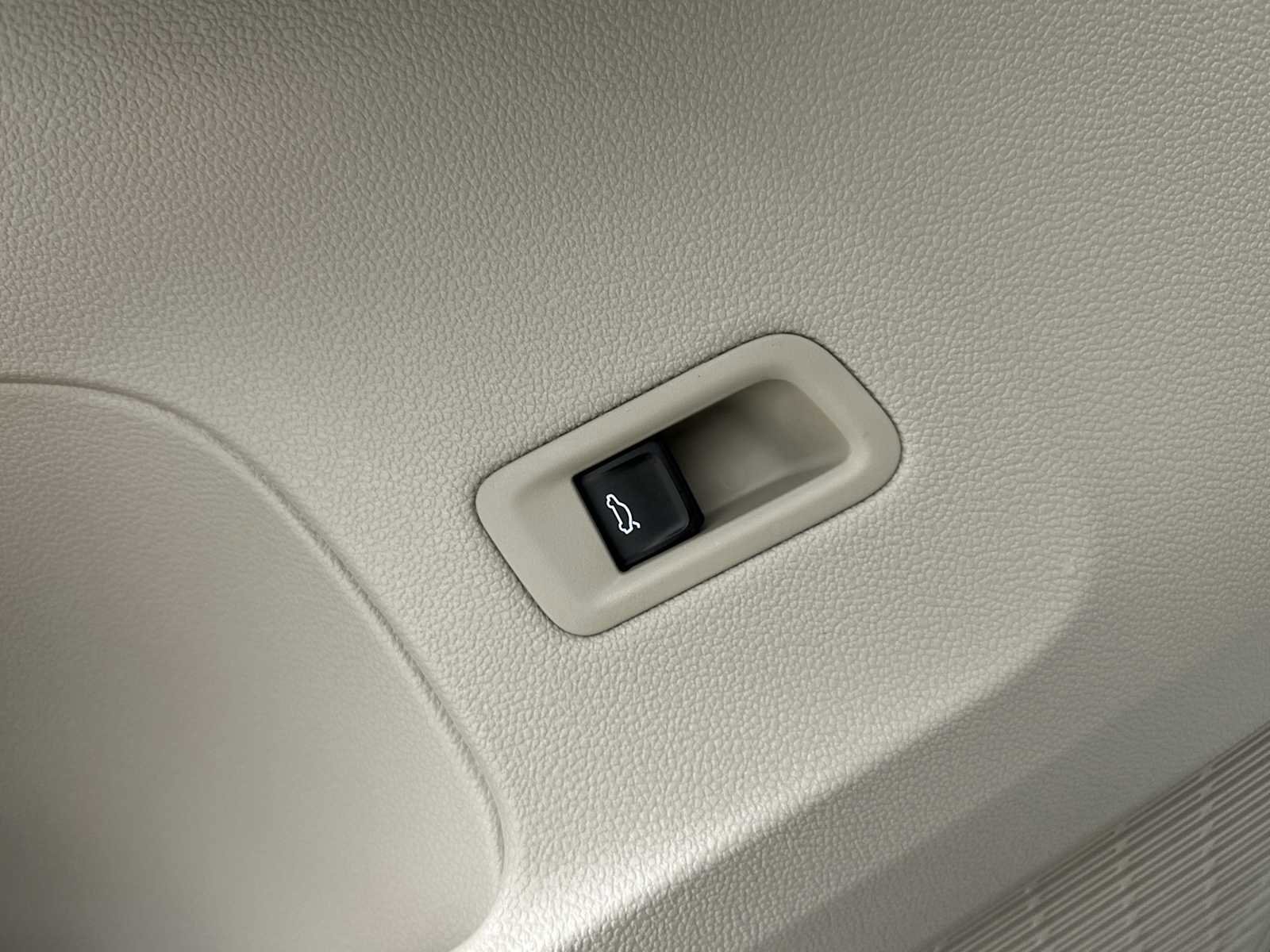 Used 2024 Volkswagen Atlas SEL Premium R-Line image 24