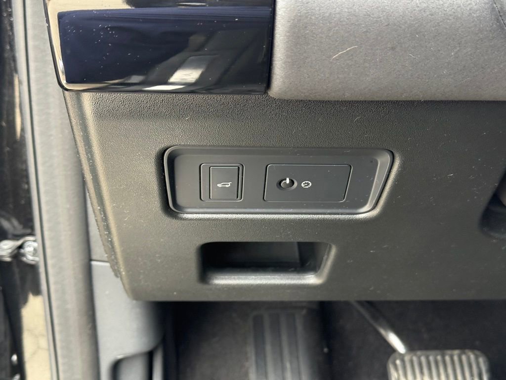 Used 2017 Land Rover Discovery HSE image 18