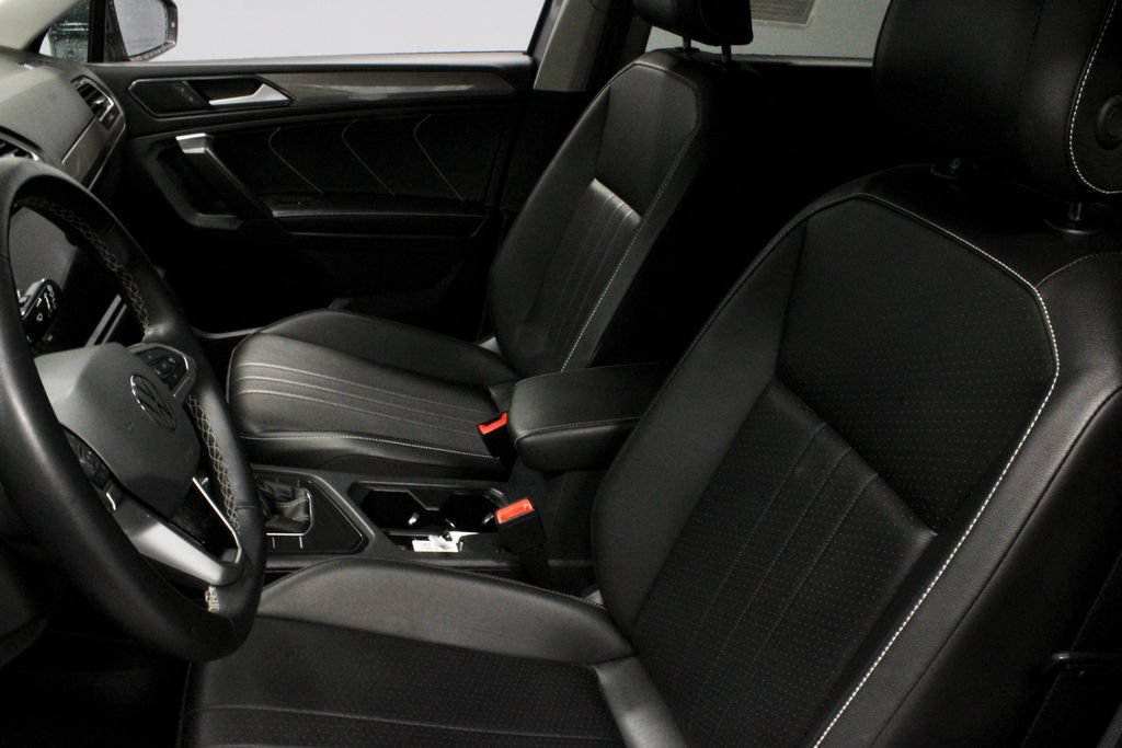 Used 2024 Volkswagen Tiguan SE FWD image 24