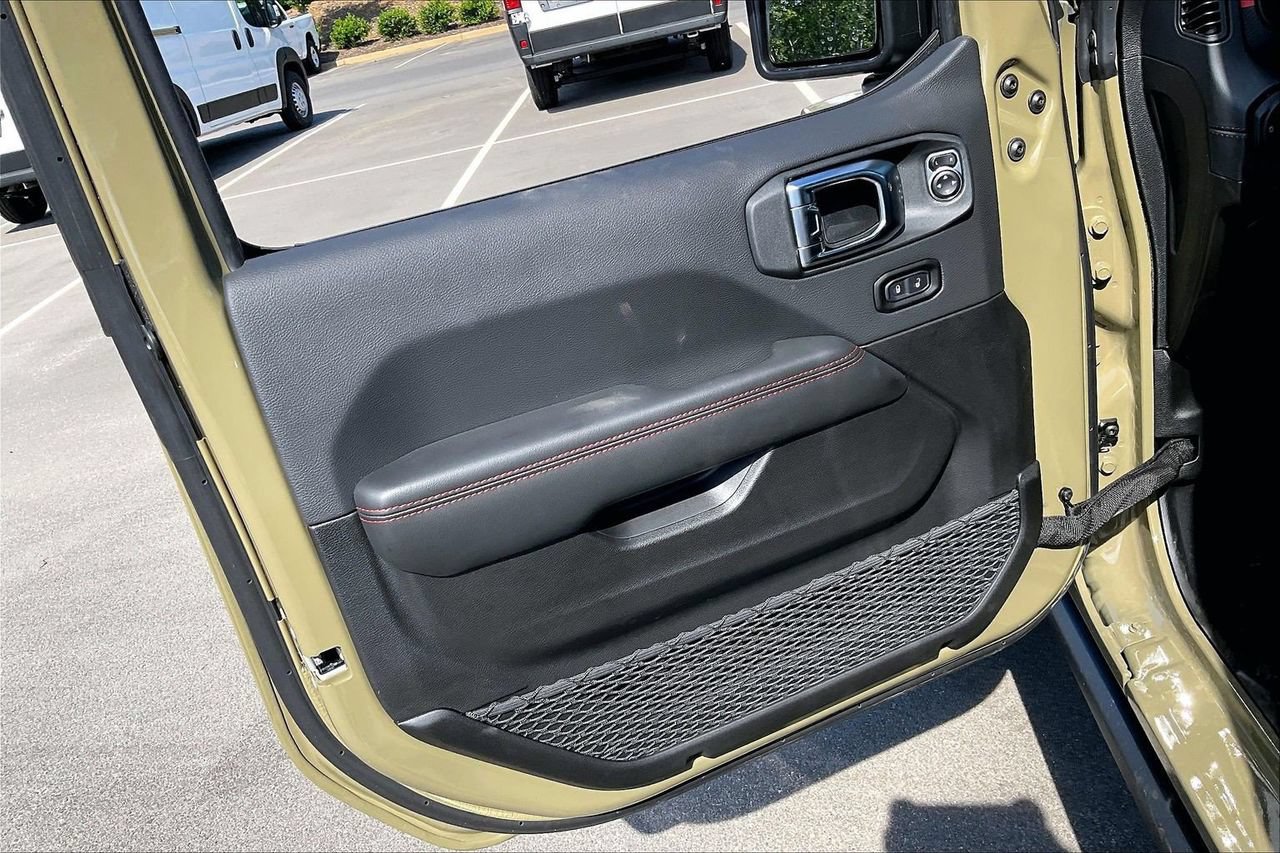 New 2026 Jeep Gladiator Rubicon w/ Steel Power Dome Hood Package AWD/4WD image 21