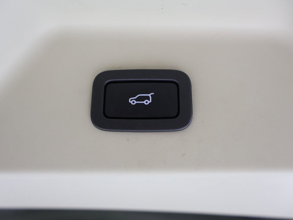 Used 2020 Land Rover Range Rover HSE image 17