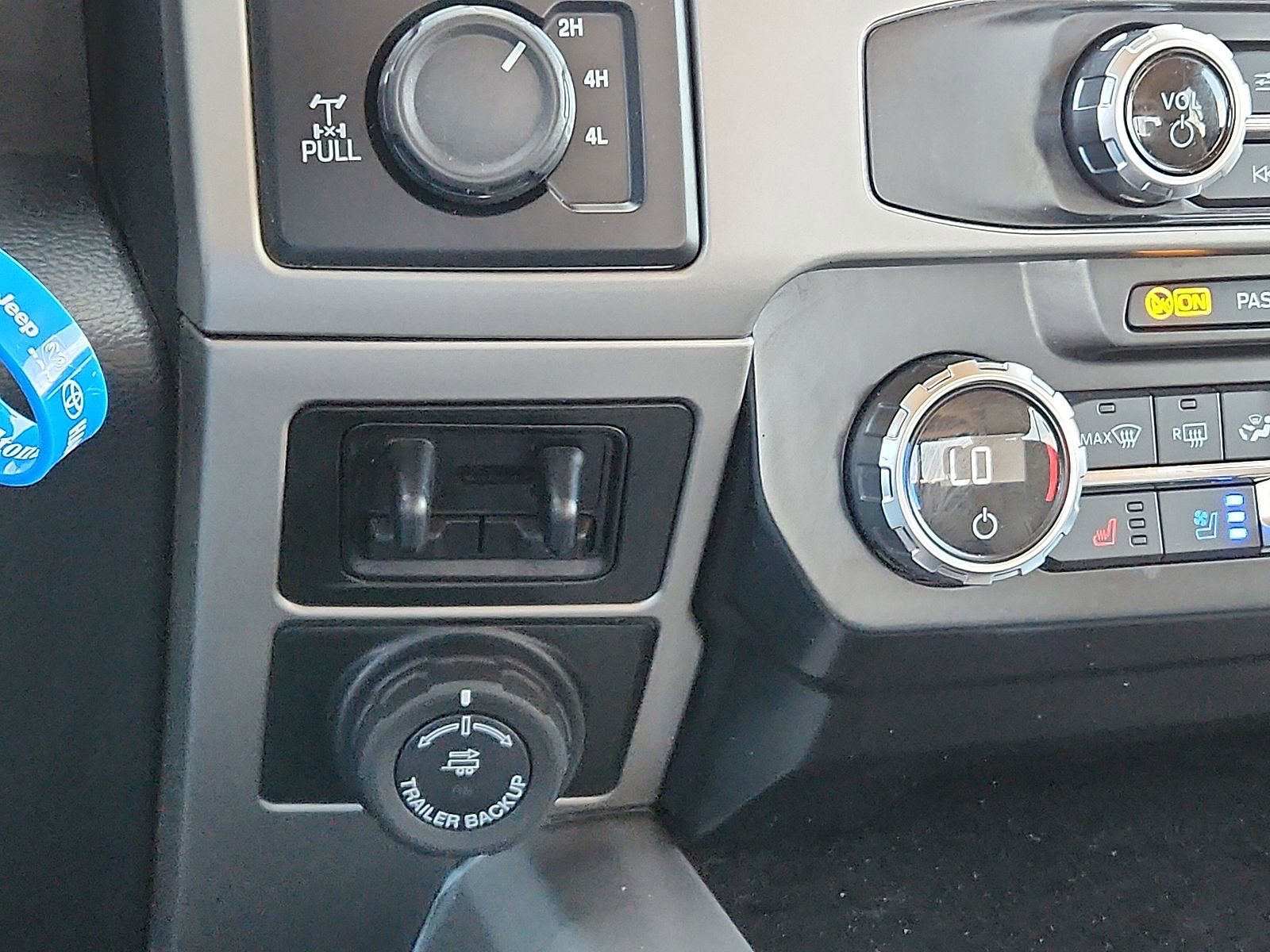 Used 2022 Ford F250 Lariat w/ Lariat Value Package AWD/4WD image 14