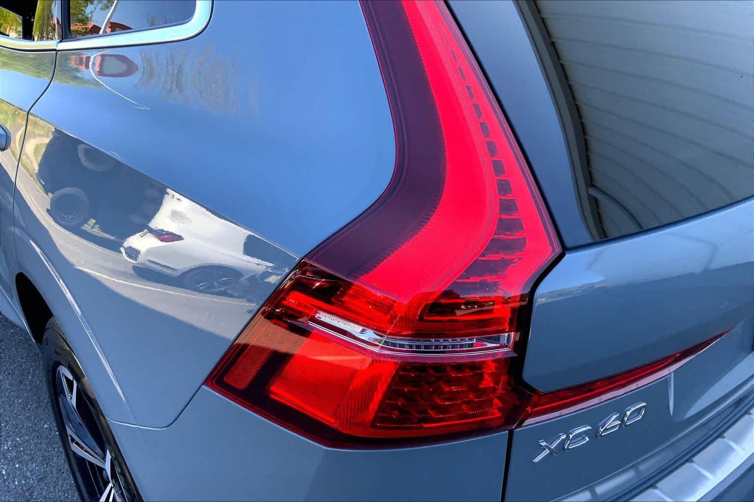 Used 2022 Volvo XC60 B5 Momentum w/ Climate Package AWD/4WD image 28