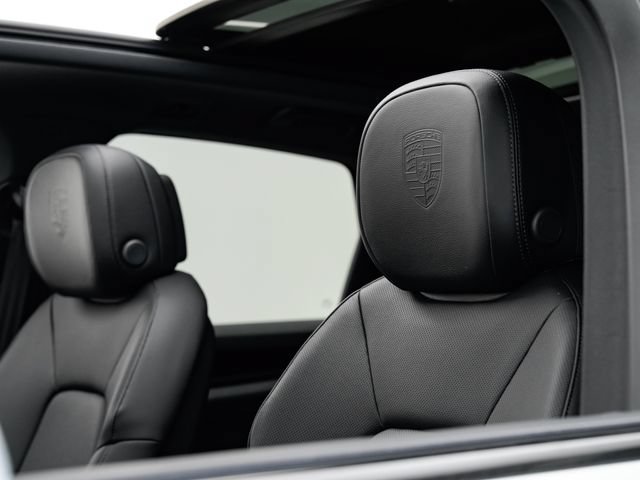 Certified 2025 Porsche Cayenne AWD/4WD image 10