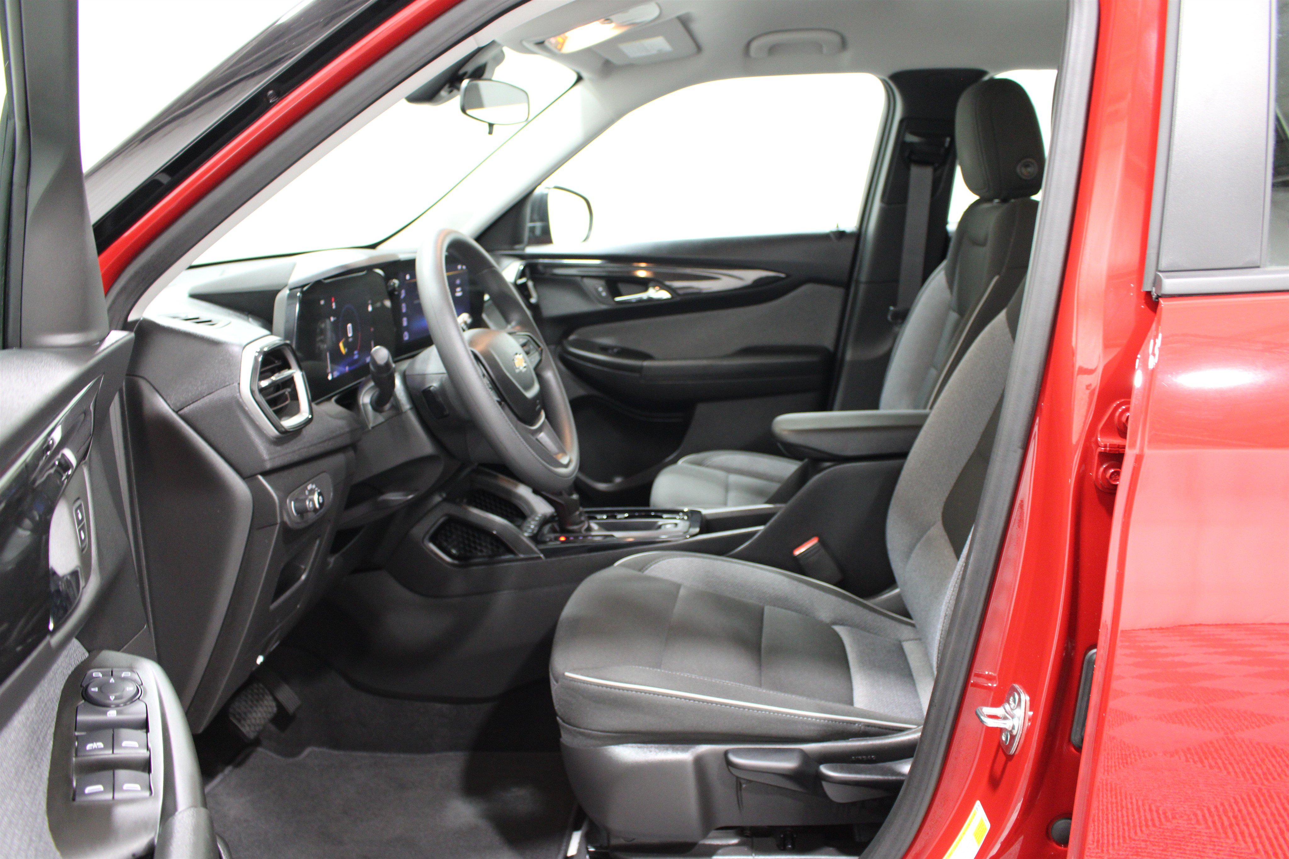 Used 2026 Chevrolet TrailBlazer LS FWD image 3