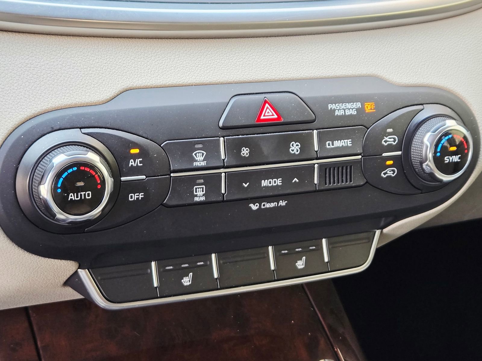 Used 2017 Kia Sorento EX image 16