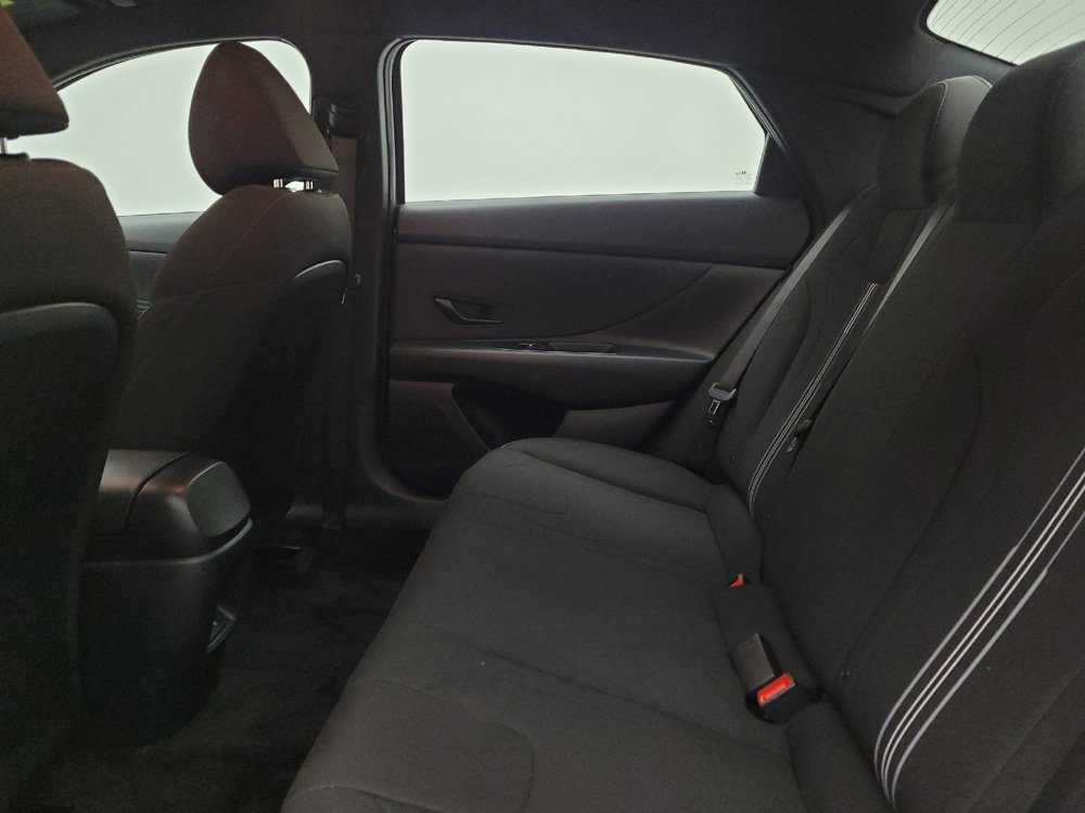 Used 2025 Hyundai Elantra Sport image 18