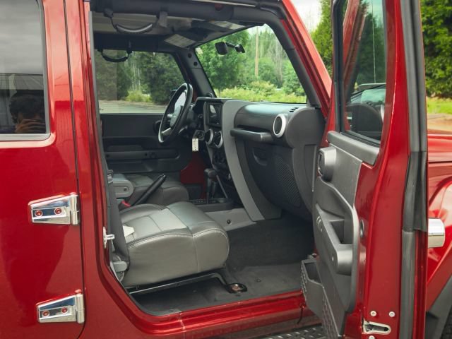 Used 2009 Jeep Wrangler Unlimited Sahara w/ Trailer Tow Group AWD/4WD image 21