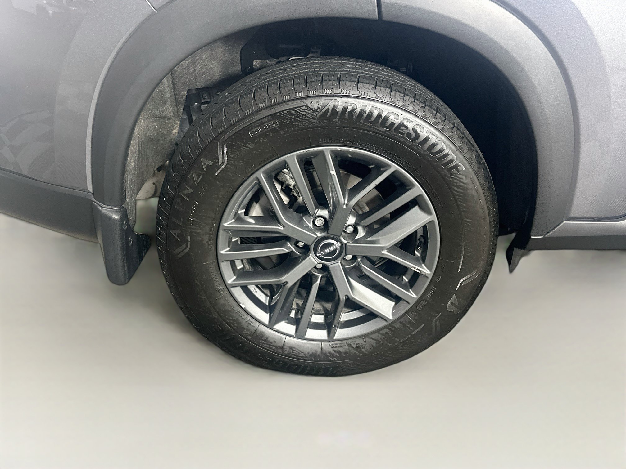Used 2025 Nissan Rogue S FWD image 11