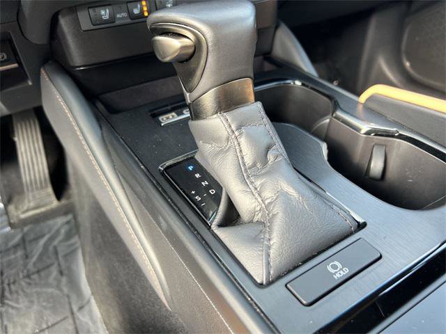 Certified 2025 Lexus ES 350 w/ Premium Package image 18