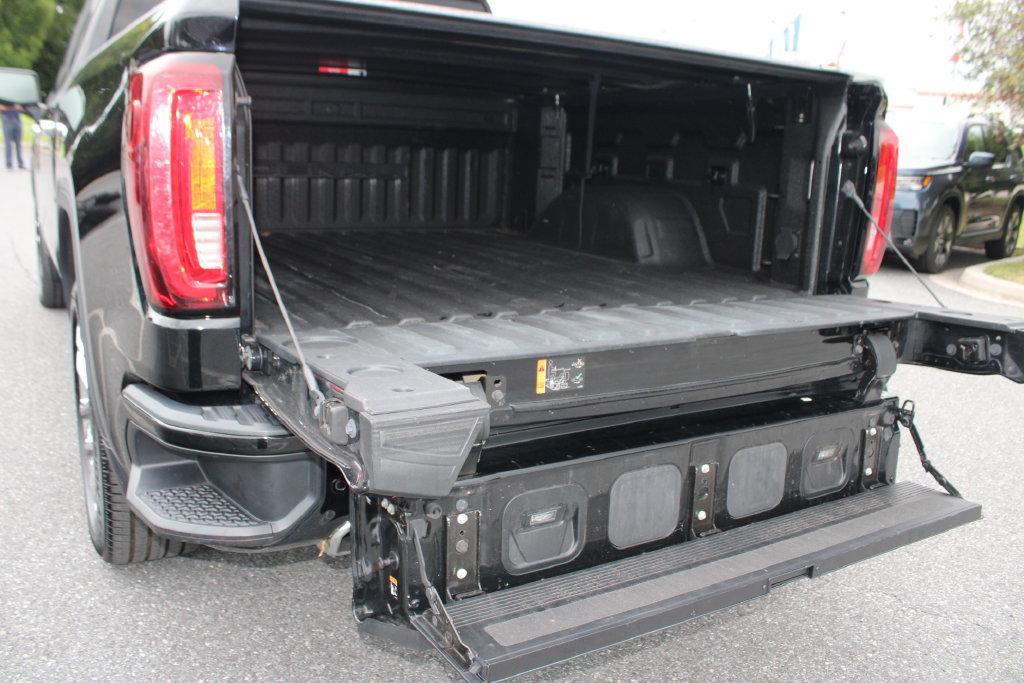 Used 2023 GMC Sierra 1500 Denali w/ Technology Package AWD/4WD image 15