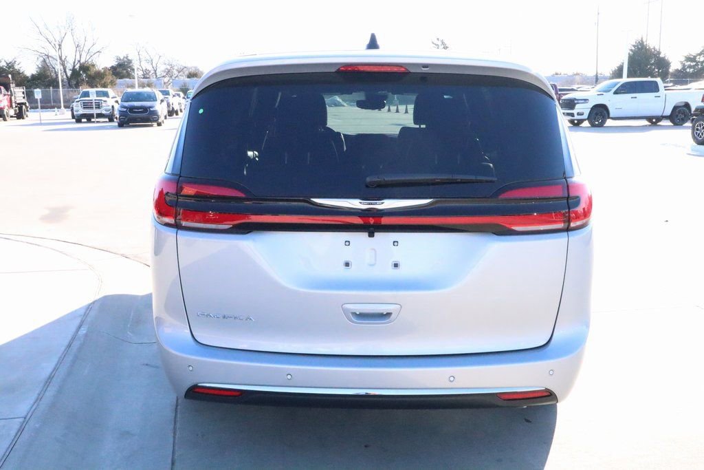 New 2026 Chrysler Pacifica Select FWD image 21