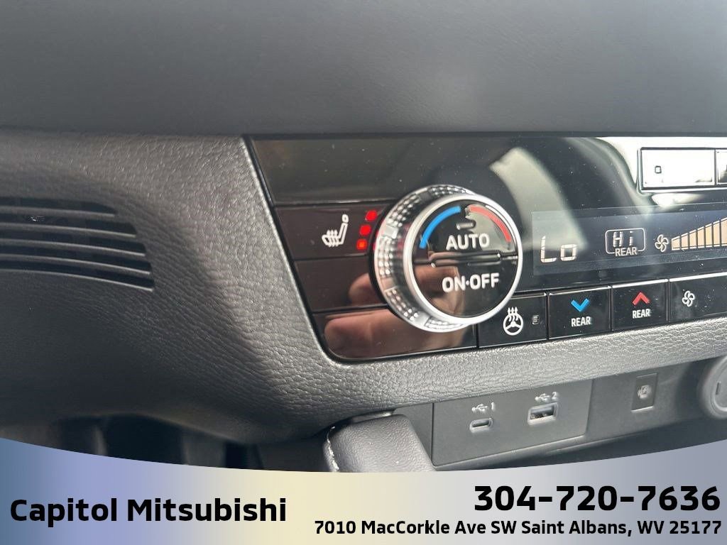 New 2025 Mitsubishi Outlander SEL image 28