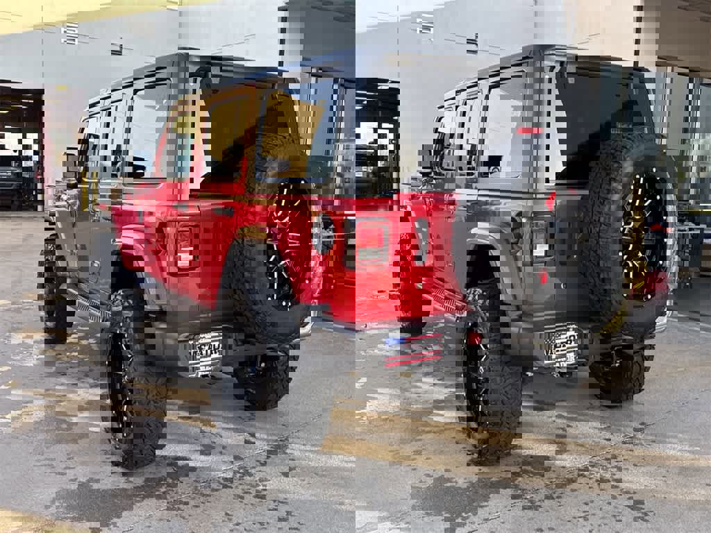 Used 2018 Jeep Wrangler Unlimited Sahara image 4