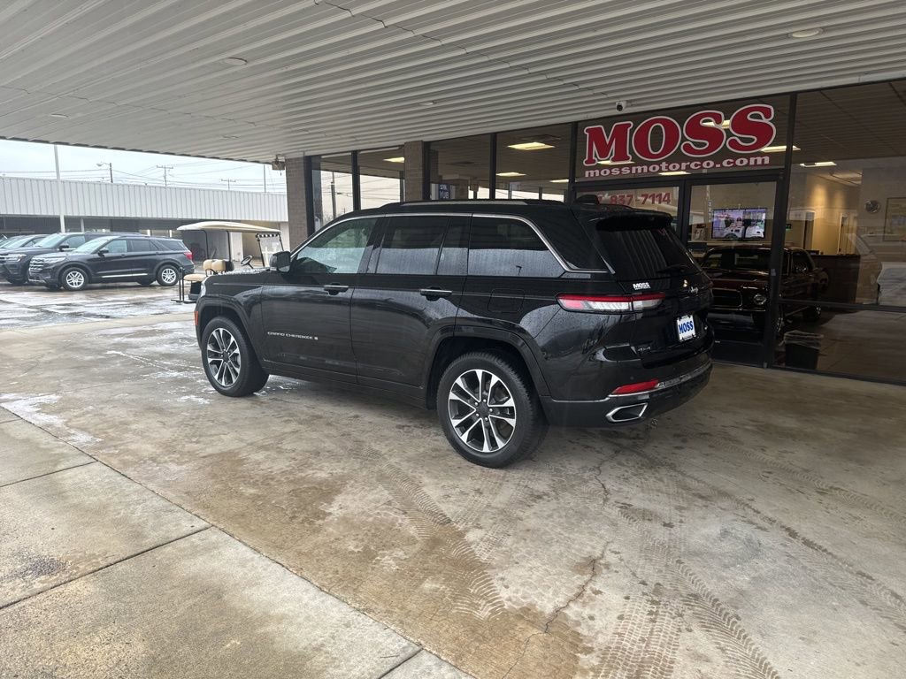 Used 2022 Jeep Grand Cherokee Overland w/ Luxury Tech Group IV AWD/4WD image 6