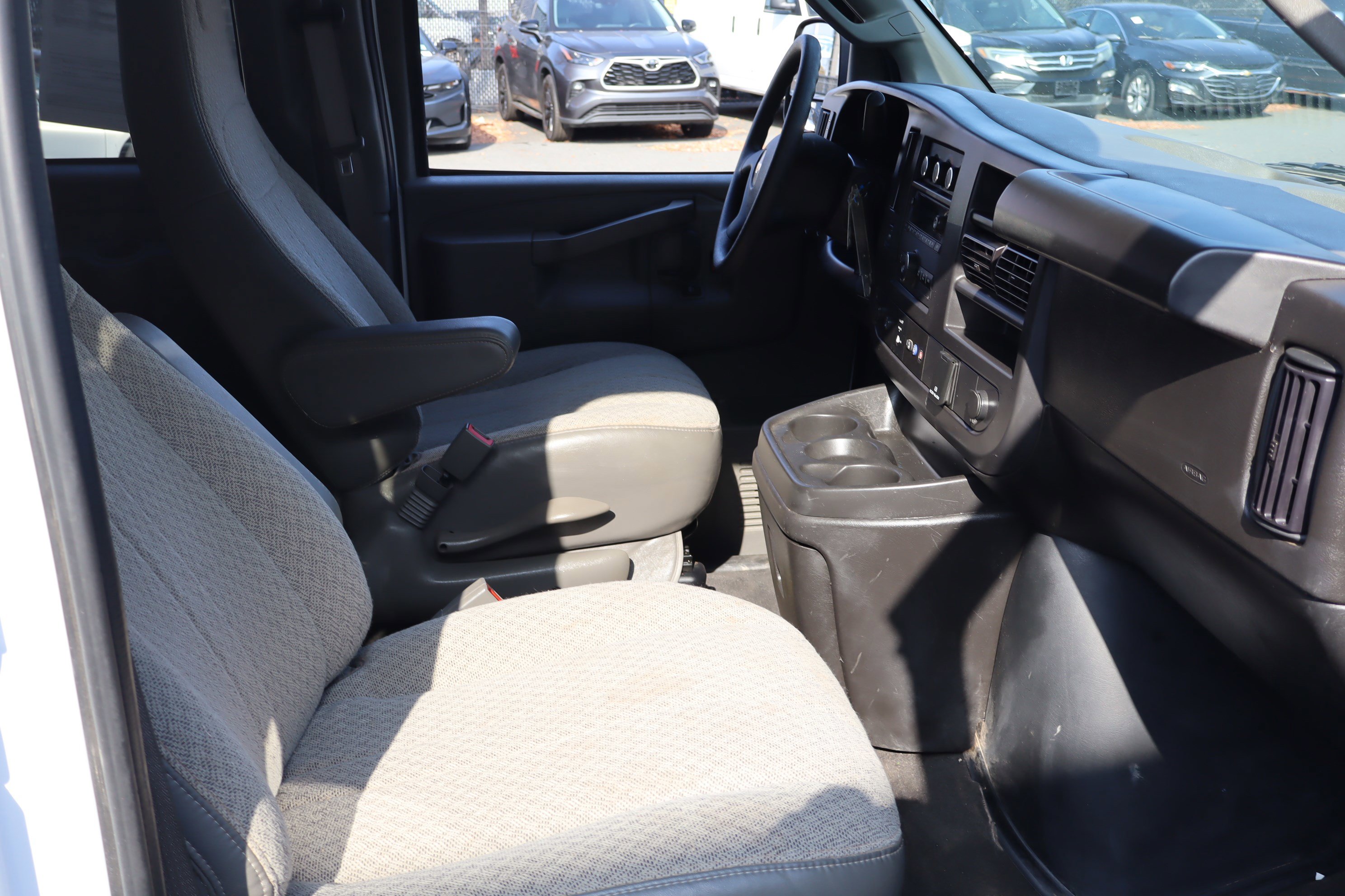 Used 2024 Chevrolet Express 3500 LS image 30