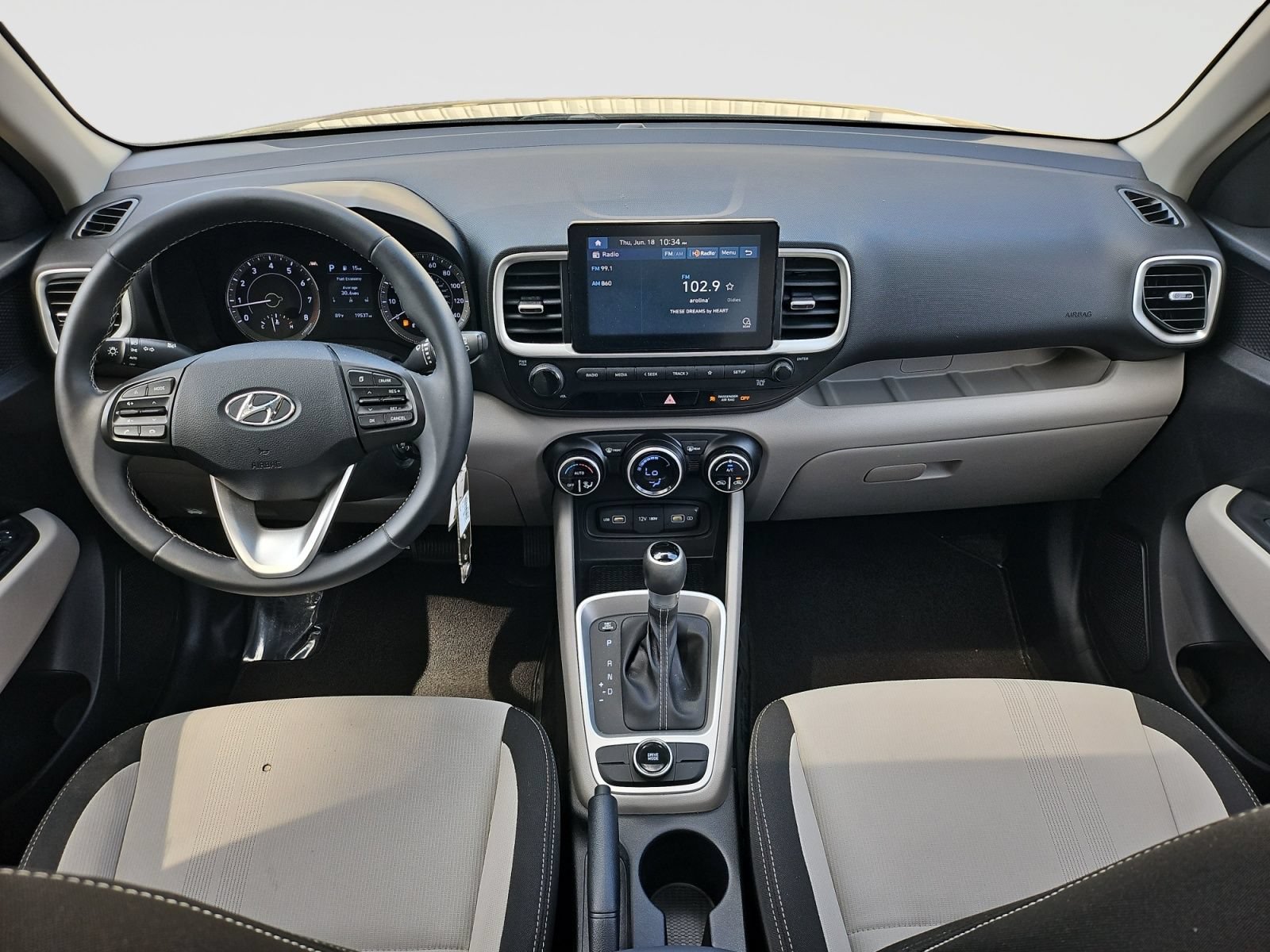 Used 2022 Hyundai Venue SEL FWD image 10