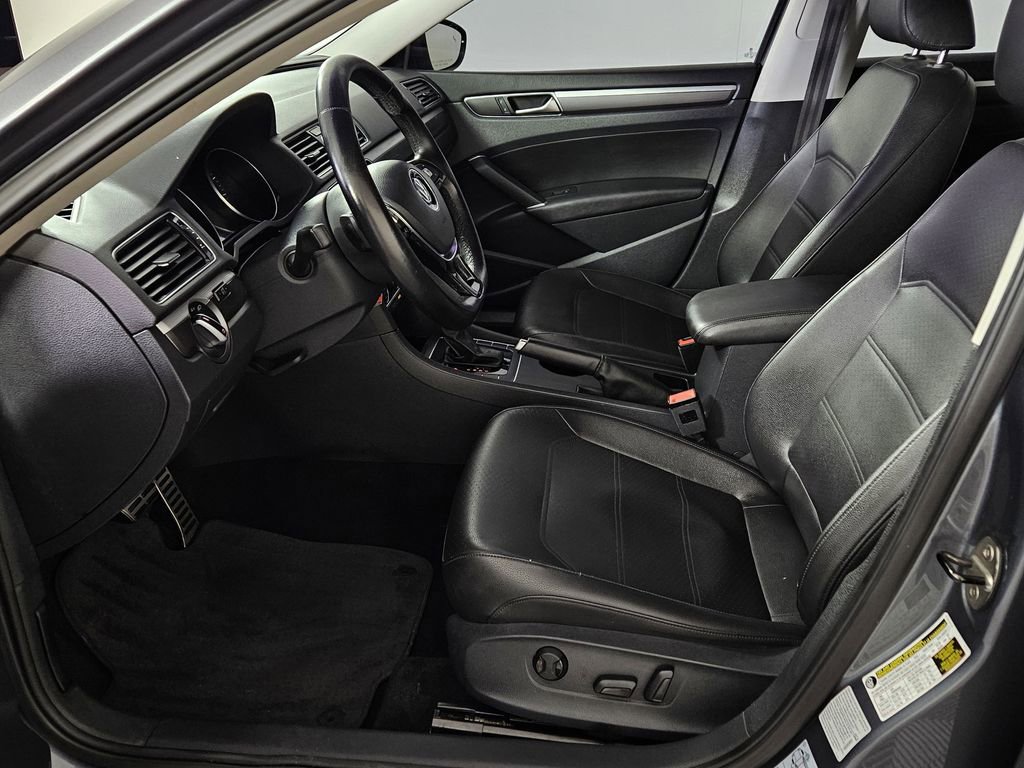 Used 2017 Volkswagen Passat 1.8T R-Line FWD image 21